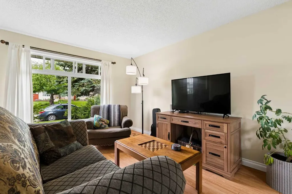 152 Erin Dale Crescent SE Calgary AB T2B 2R5
