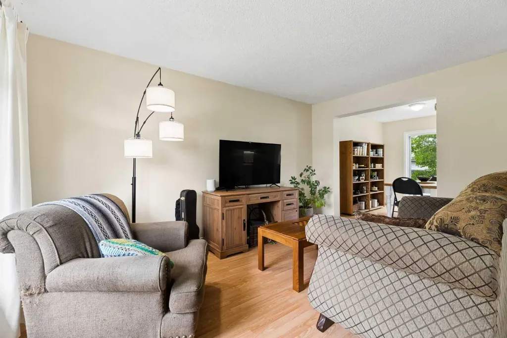 152 Erin Dale Crescent SE Calgary AB T2B 2R5