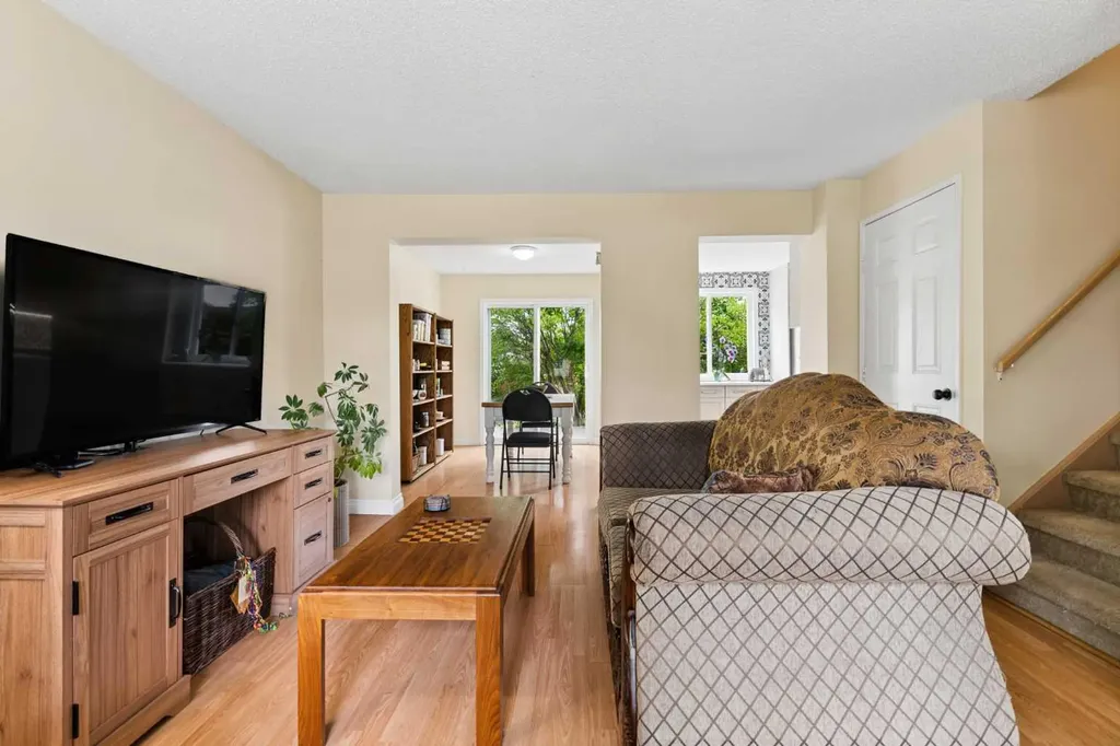 152 Erin Dale Crescent SE Calgary AB T2B 2R5