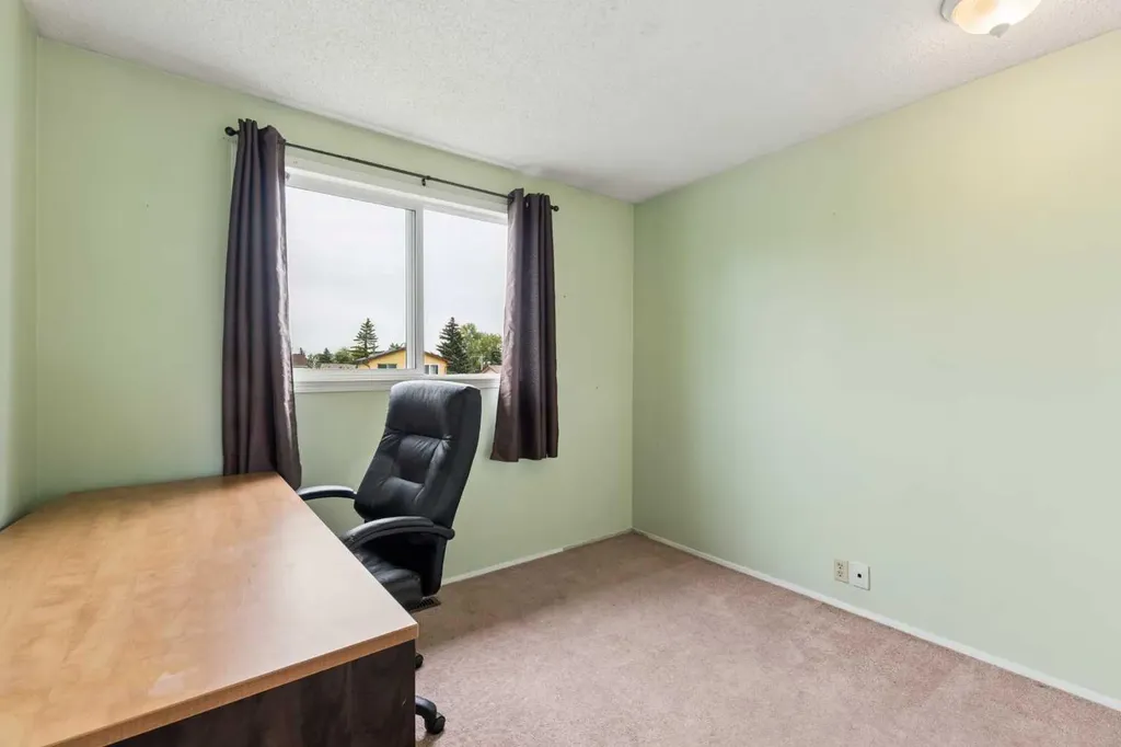152 Erin Dale Crescent SE Calgary AB T2B 2R5