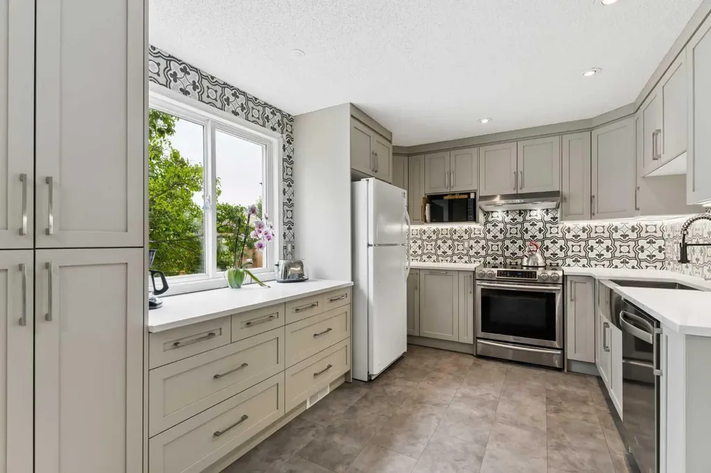 152 Erin Dale Crescent SE Calgary AB T2B 2R5