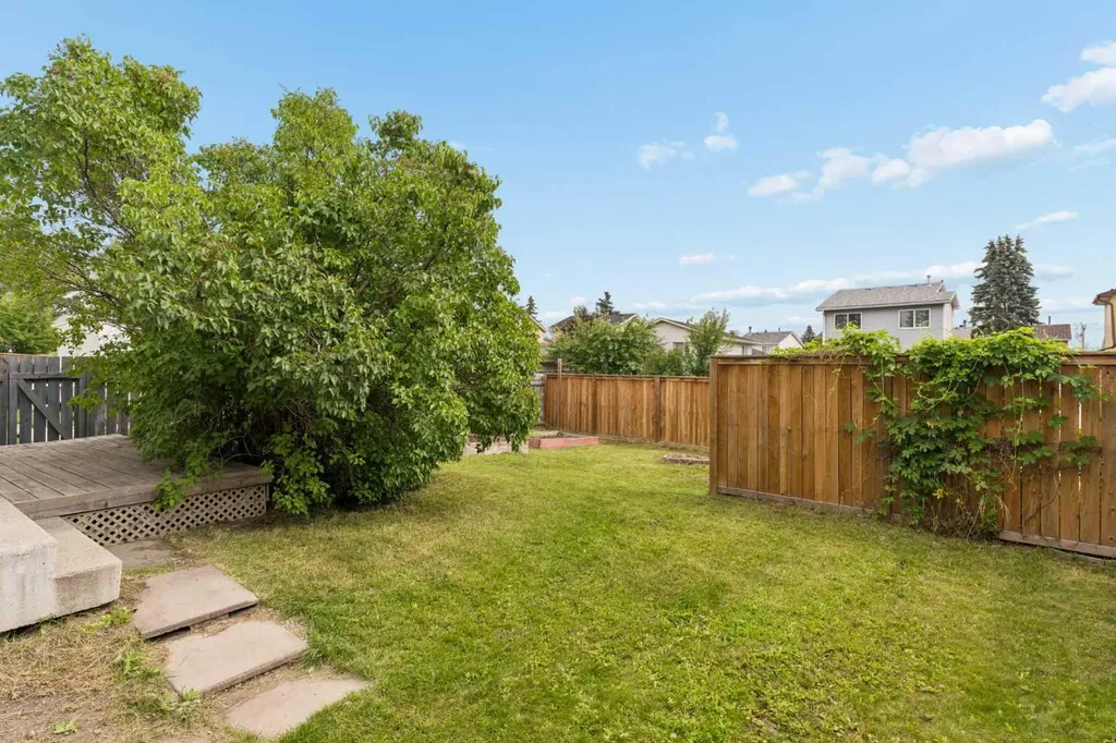 152 Erin Dale Crescent SE Calgary AB T2B 2R5