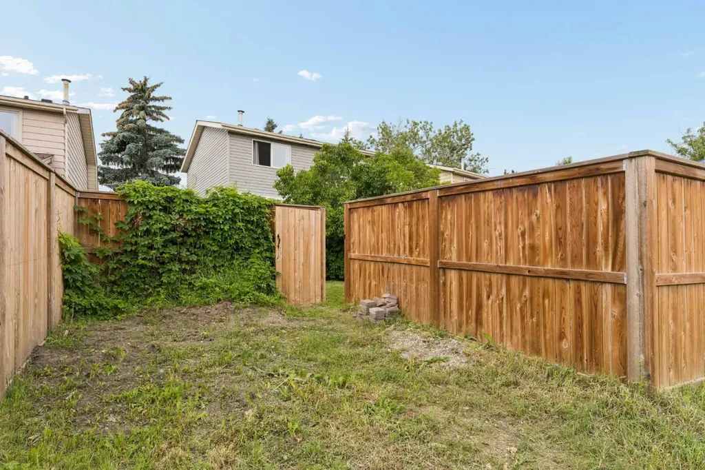 152 Erin Dale Crescent SE Calgary AB T2B 2R5