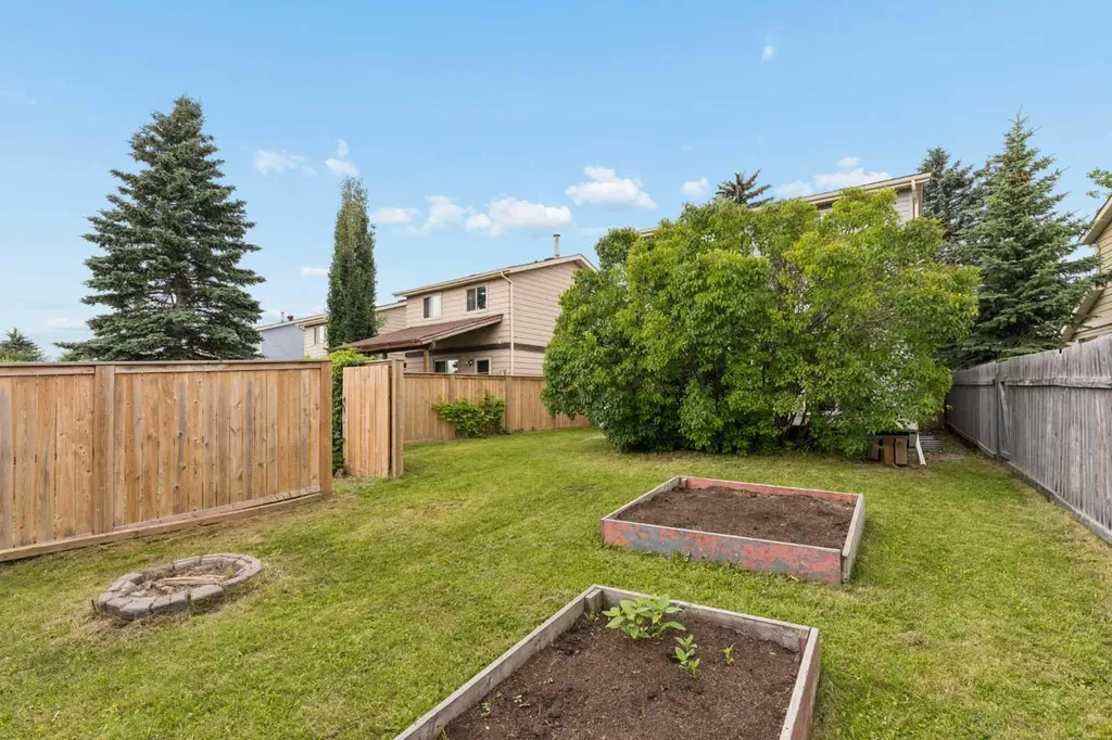 152 Erin Dale Crescent SE Calgary AB T2B 2R5