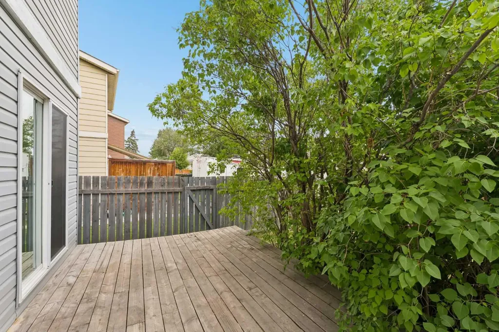 152 Erin Dale Crescent SE Calgary AB T2B 2R5