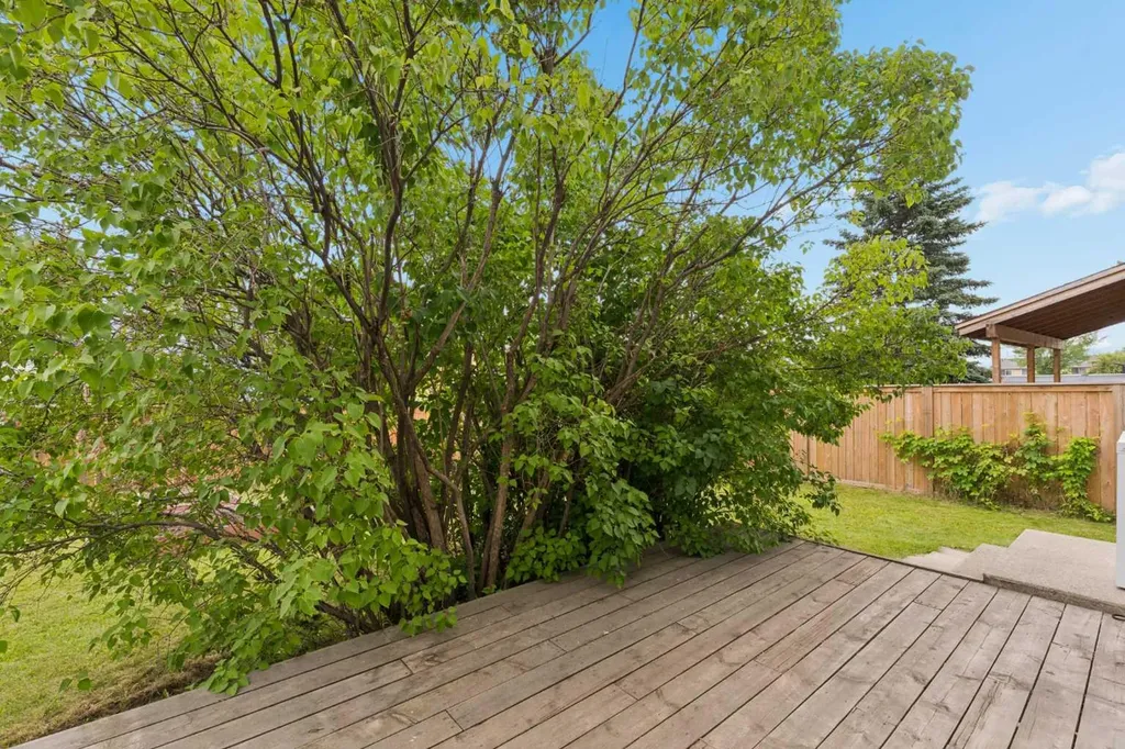 152 Erin Dale Crescent SE Calgary AB T2B 2R5