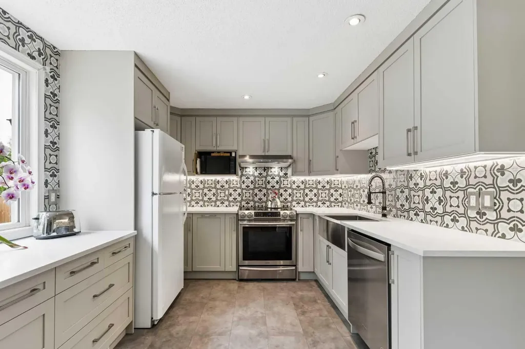 152 Erin Dale Crescent SE Calgary AB T2B 2R5