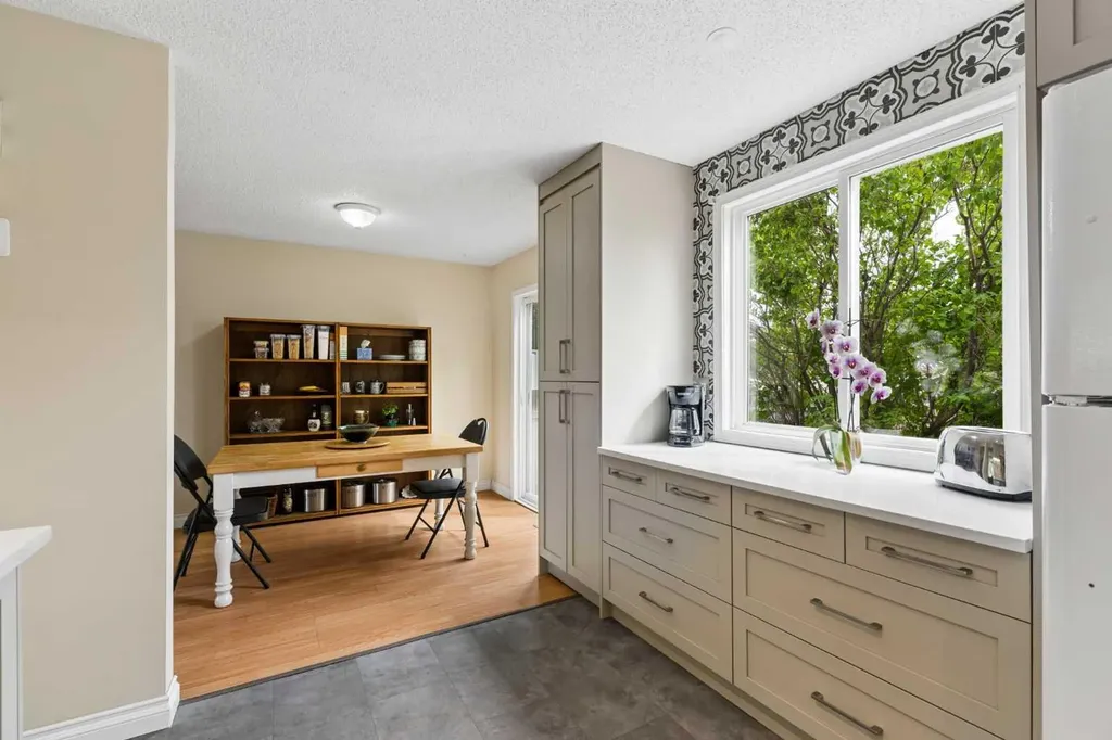 152 Erin Dale Crescent SE Calgary AB T2B 2R5