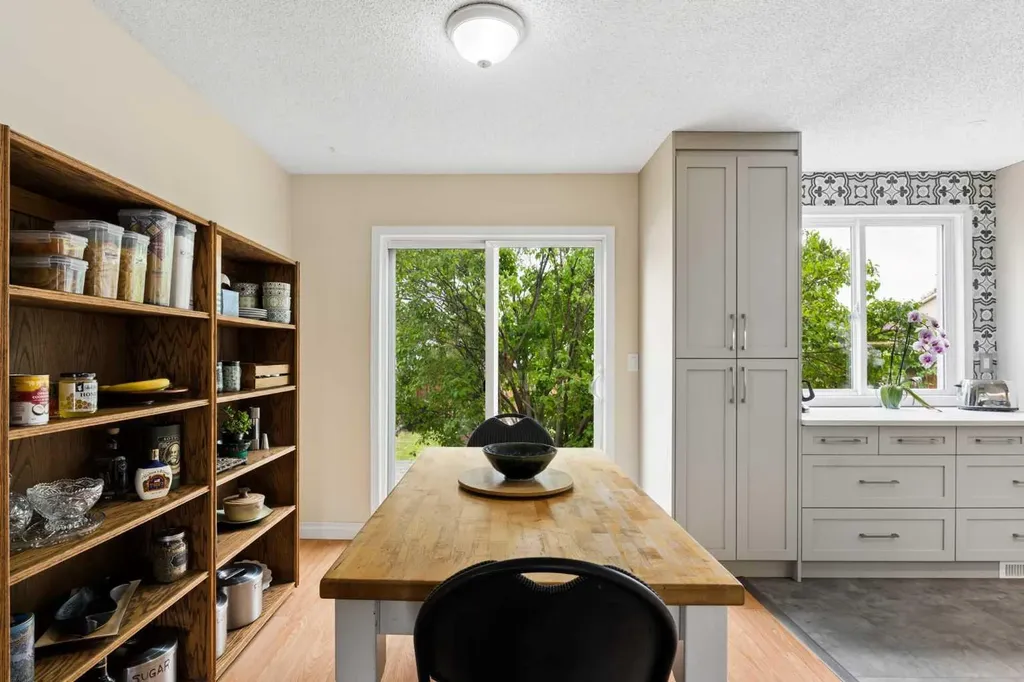 152 Erin Dale Crescent SE Calgary AB T2B 2R5
