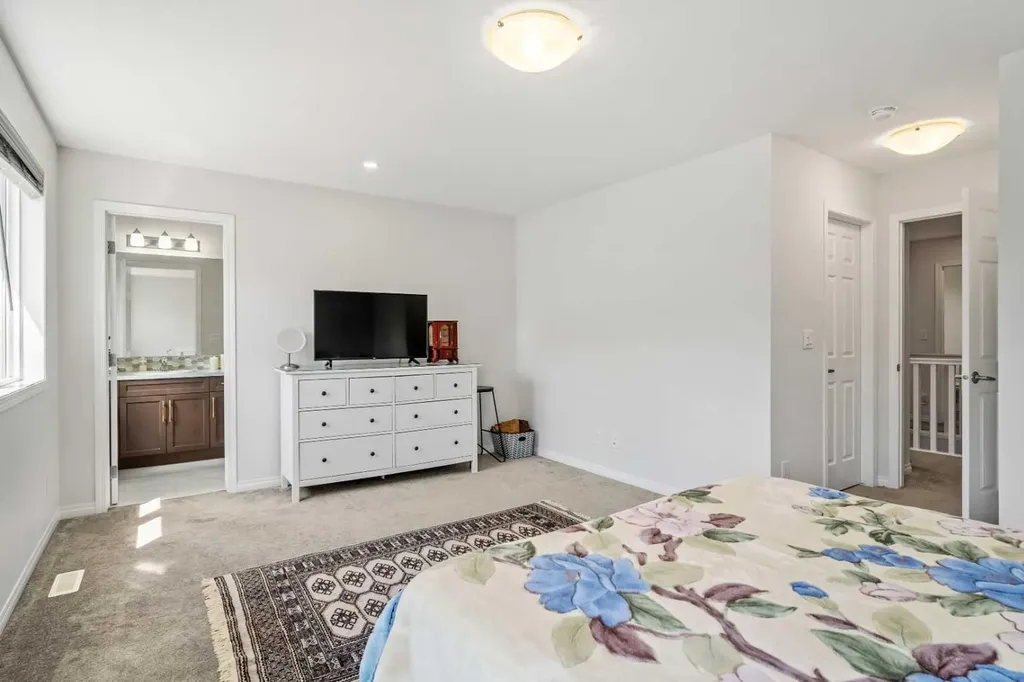 192 Carrington Crescent NW Calgary AB T3P1R1