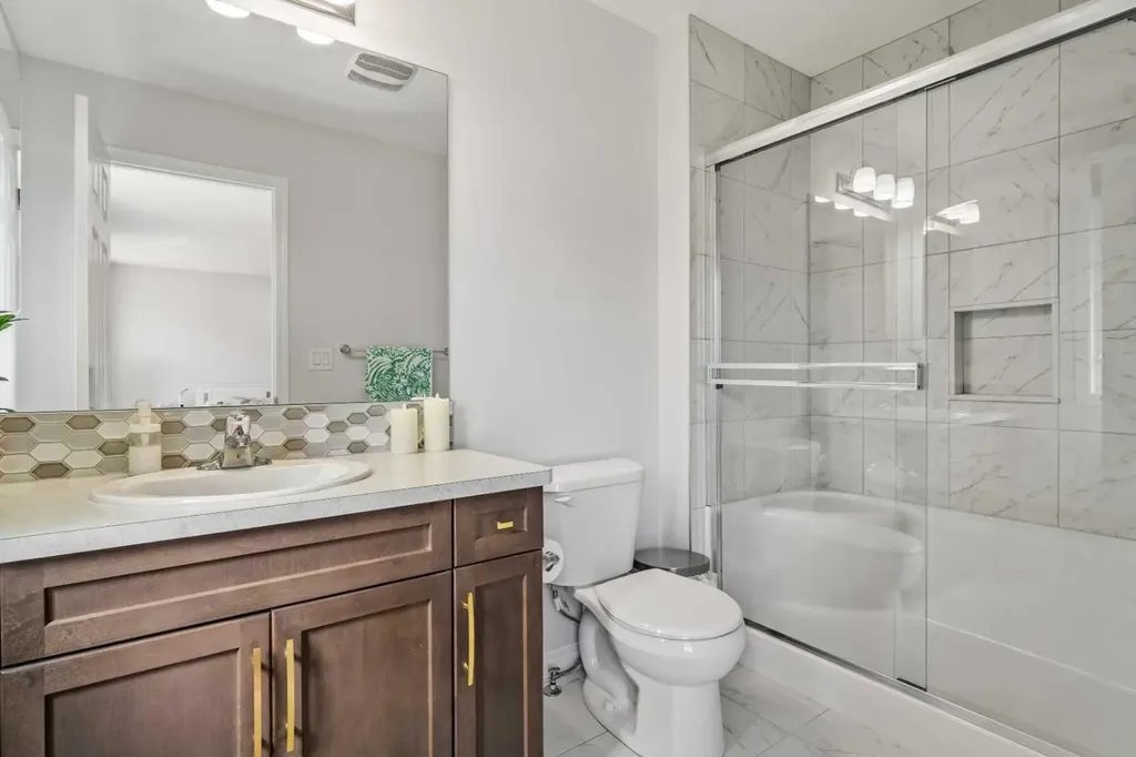 192 Carrington Crescent NW Calgary AB T3P1R1