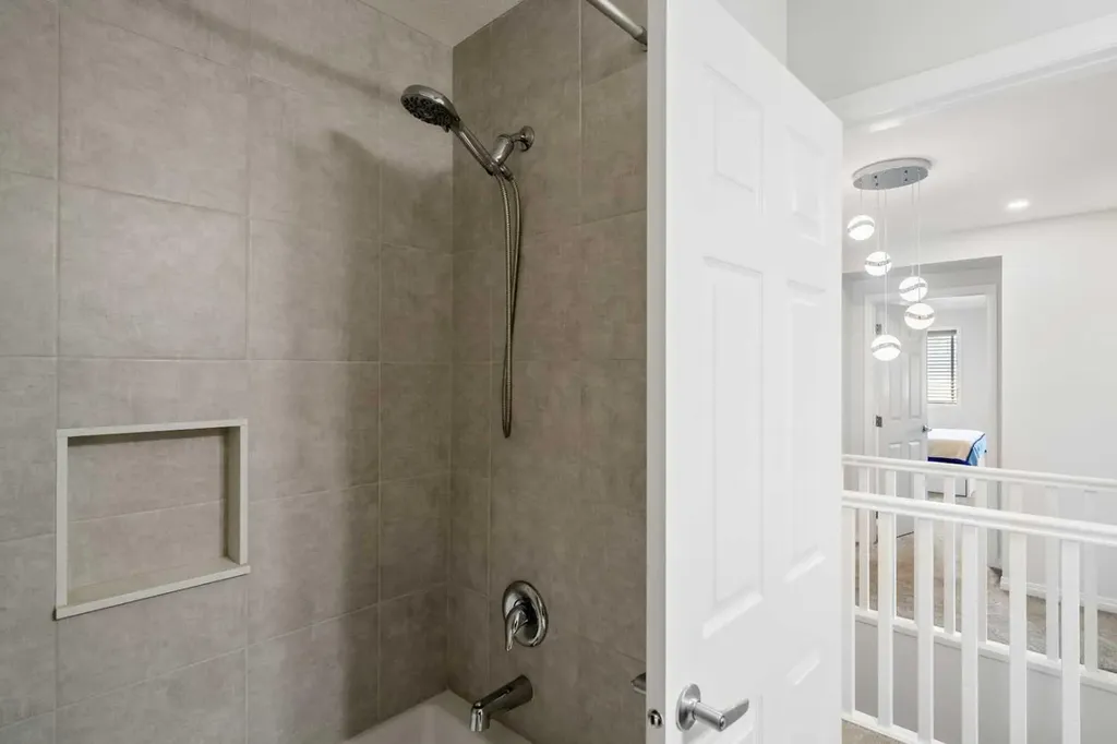192 Carrington Crescent NW Calgary AB T3P1R1
