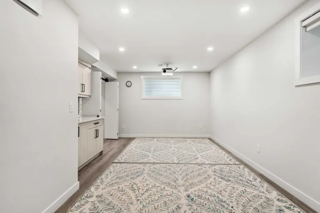 192 Carrington Crescent NW Calgary AB T3P1R1