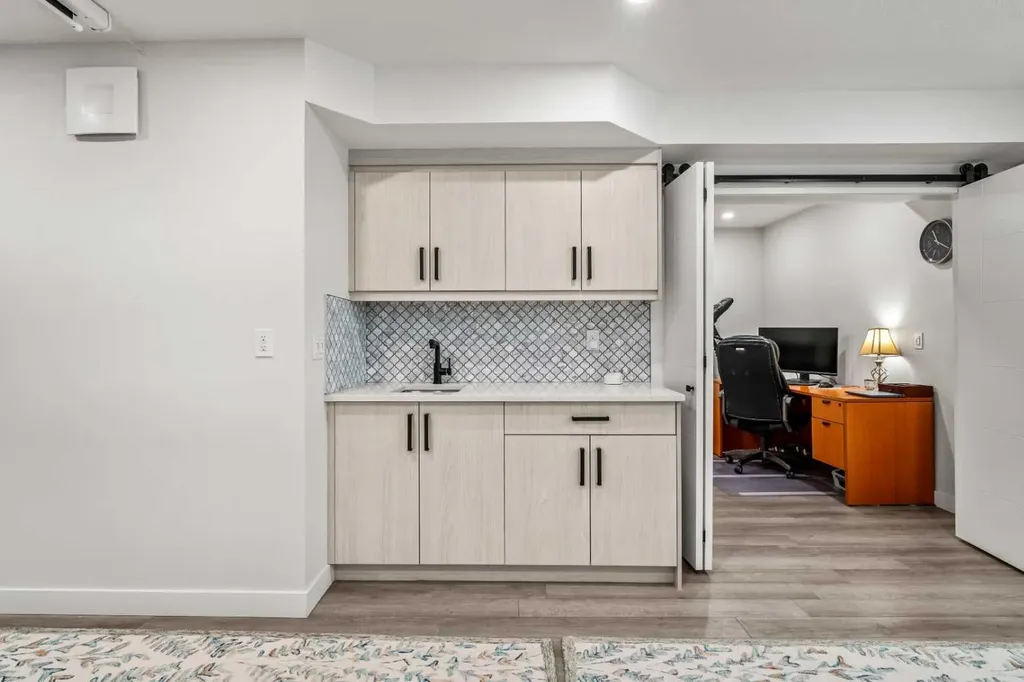 192 Carrington Crescent NW Calgary AB T3P1R1