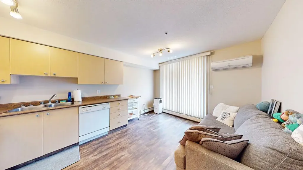 1632 Saamis Drive NW Medicine Hat AB T1C4X3
