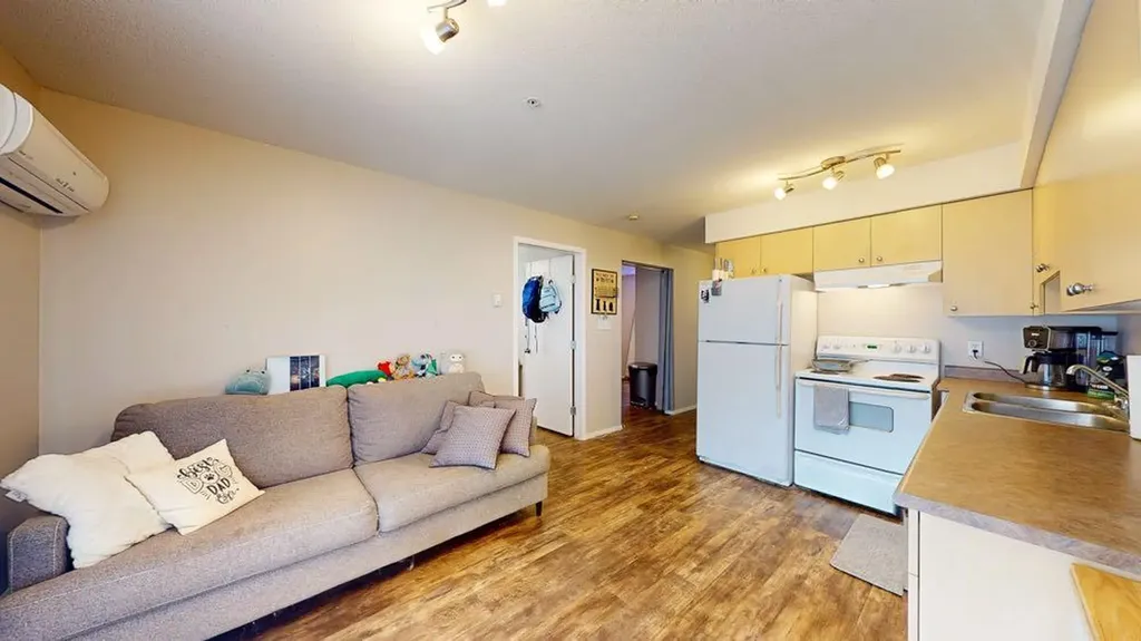 1632 Saamis Drive NW Medicine Hat AB T1C4X3