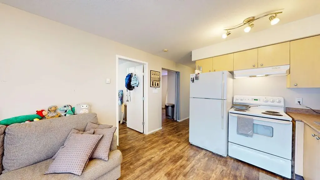 1632 Saamis Drive NW Medicine Hat AB T1C4X3