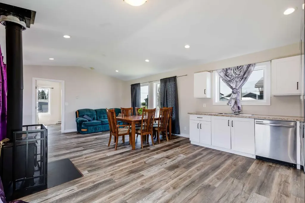 7 Trochu Avenue Trochu AB T0M 2C0