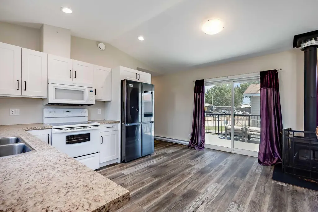 7 Trochu Avenue Trochu AB T0M 2C0