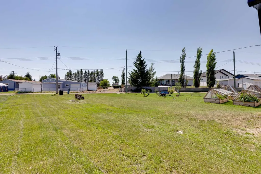 7 Trochu Avenue Trochu AB T0M 2C0