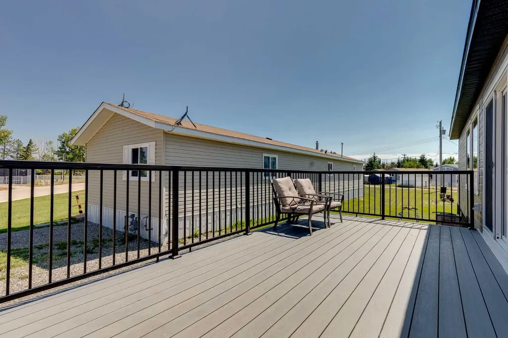 7 Trochu Avenue Trochu AB T0M 2C0
