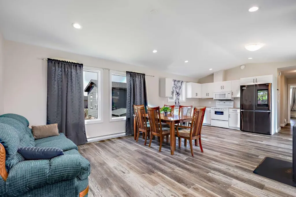 7 Trochu Avenue Trochu AB T0M 2C0