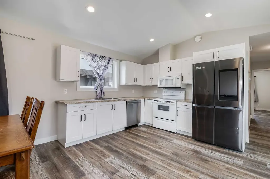 7 Trochu Avenue Trochu AB T0M 2C0