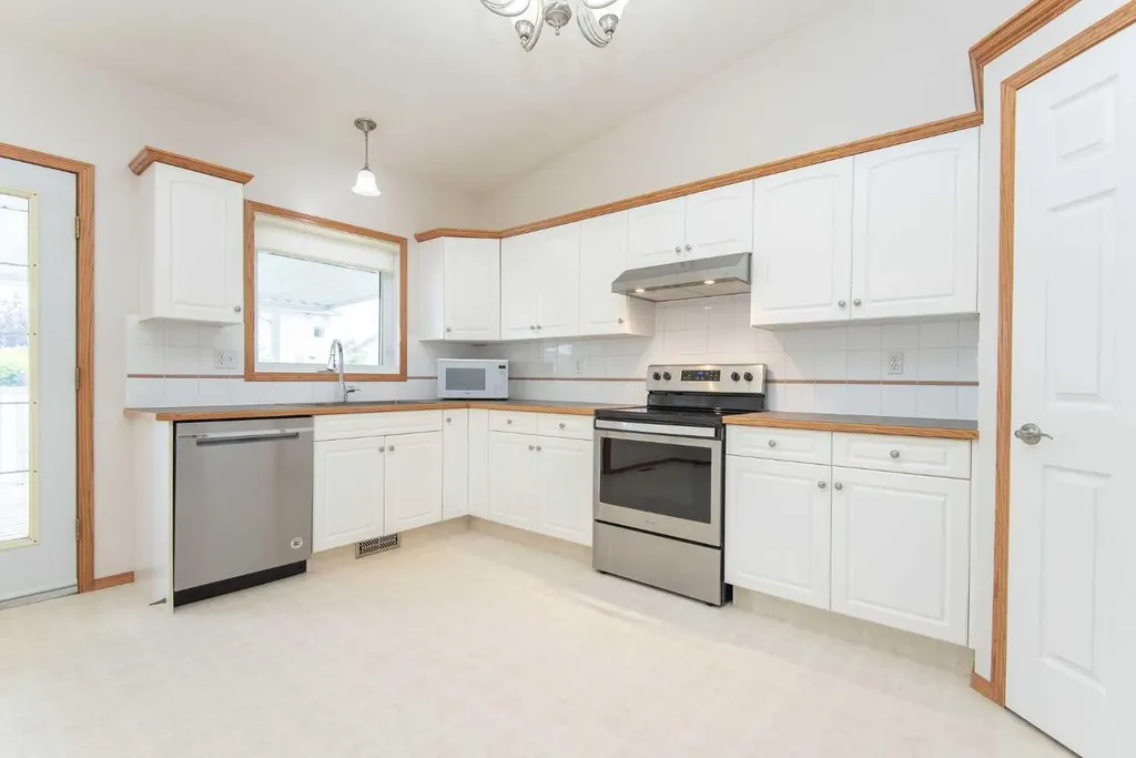 19 Logan Close Red Deer AB T4R 2N9