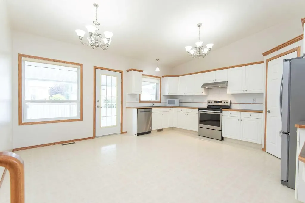 19 Logan Close Red Deer AB T4R 2N9