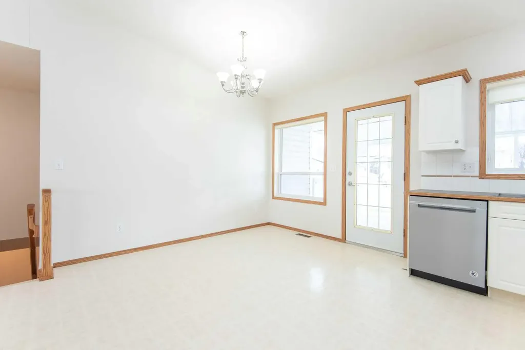 19 Logan Close Red Deer AB T4R 2N9