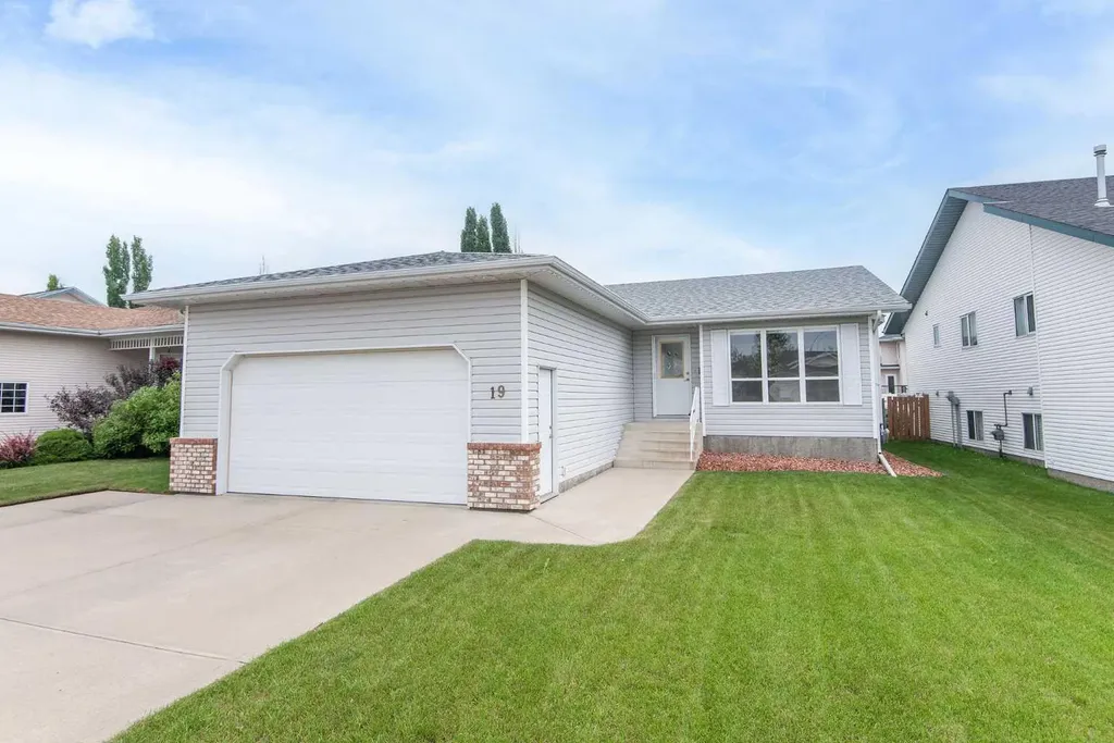 19 Logan Close Red Deer AB T4R 2N9