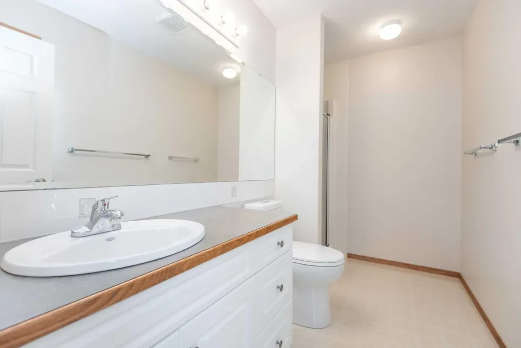 19 Logan Close Red Deer AB T4R 2N9