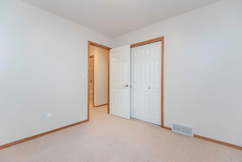 19 Logan Close Red Deer AB T4R 2N9