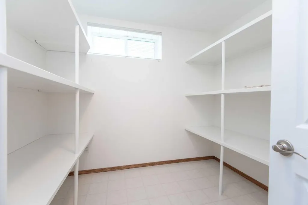 19 Logan Close Red Deer AB T4R 2N9