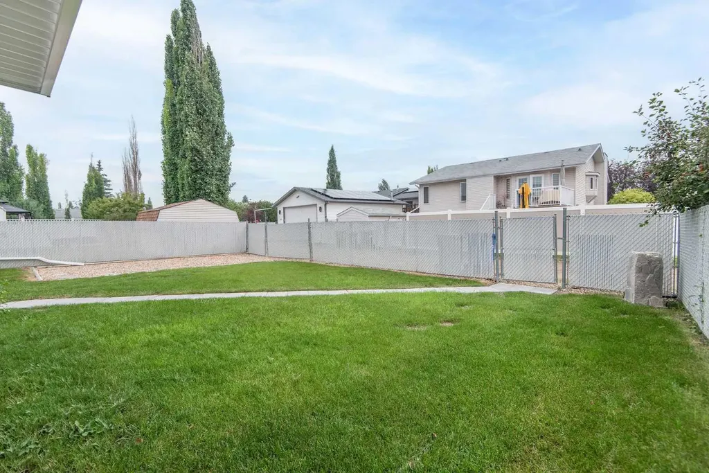 19 Logan Close Red Deer AB T4R 2N9
