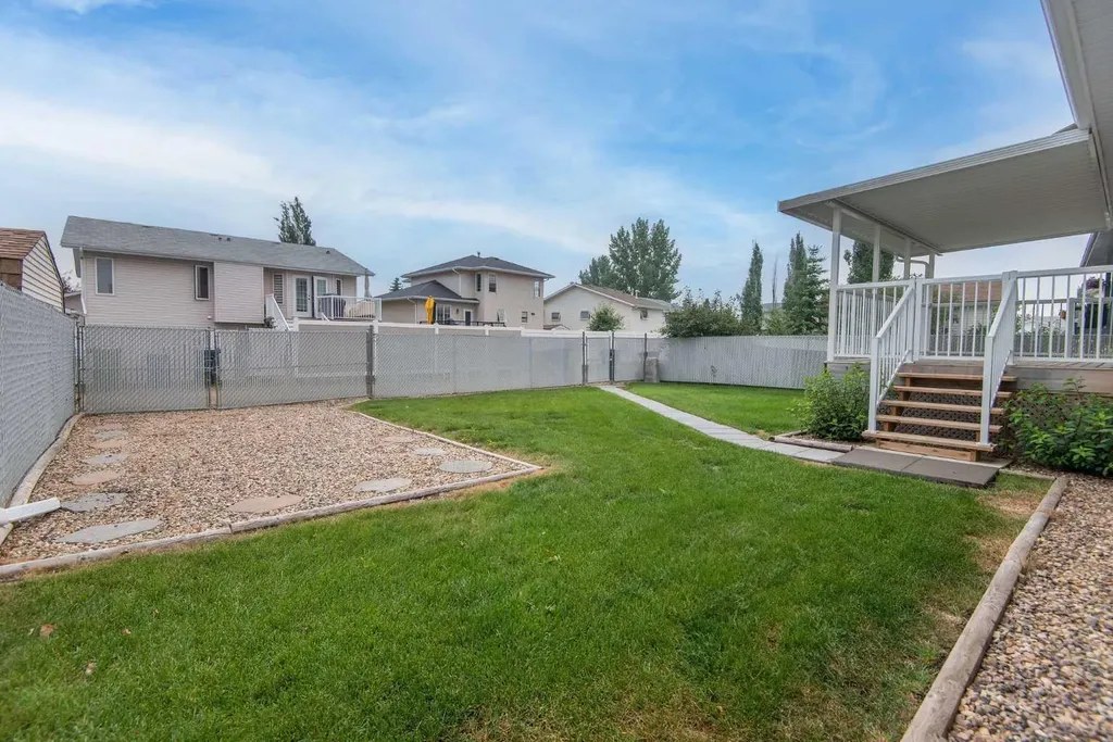 19 Logan Close Red Deer AB T4R 2N9