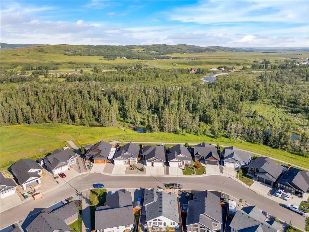 170 Riverwood Crescent SW Diamond Valley AB T0L 0H0