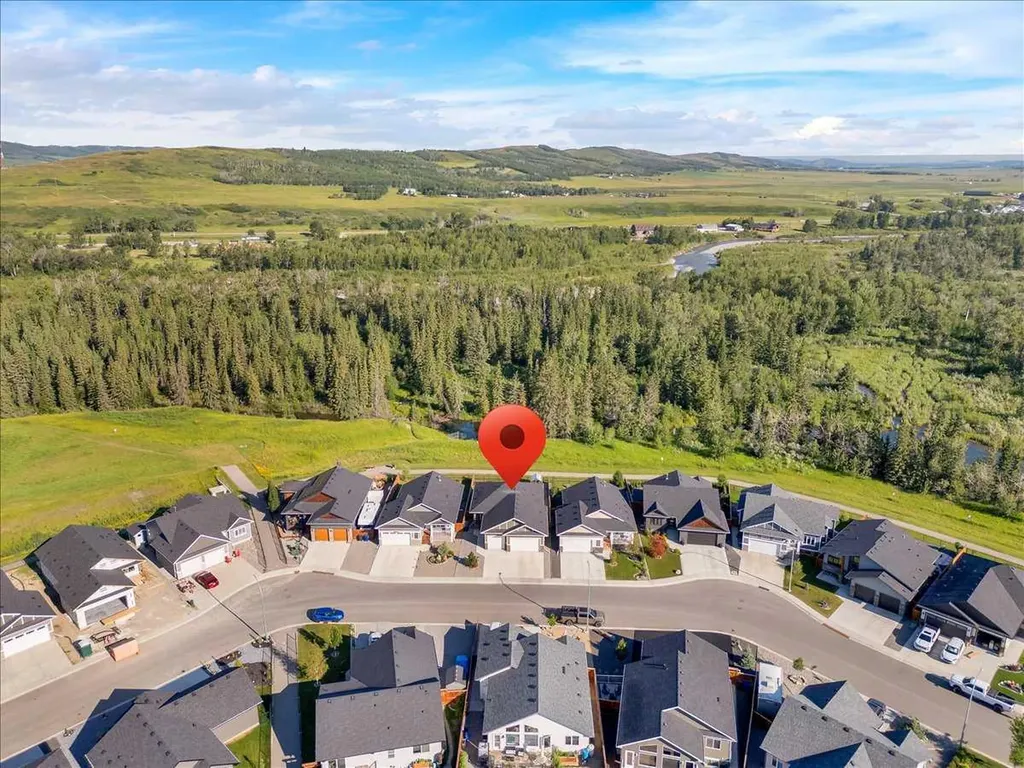 170 Riverwood Crescent SW Diamond Valley AB T0L 0H0