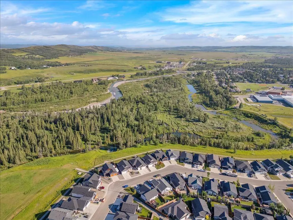170 Riverwood Crescent SW Diamond Valley AB T0L 0H0