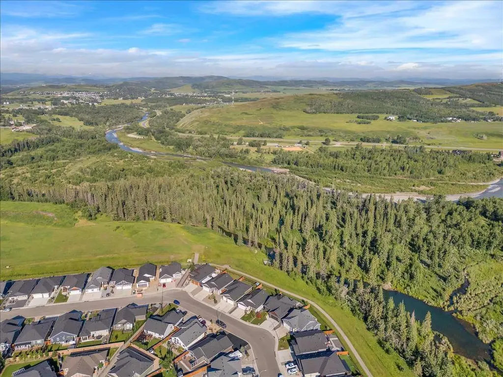 170 Riverwood Crescent SW Diamond Valley AB T0L 0H0