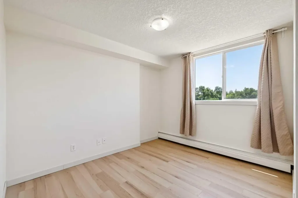 340 4 Avenue NE Calgary AB T2E0J3