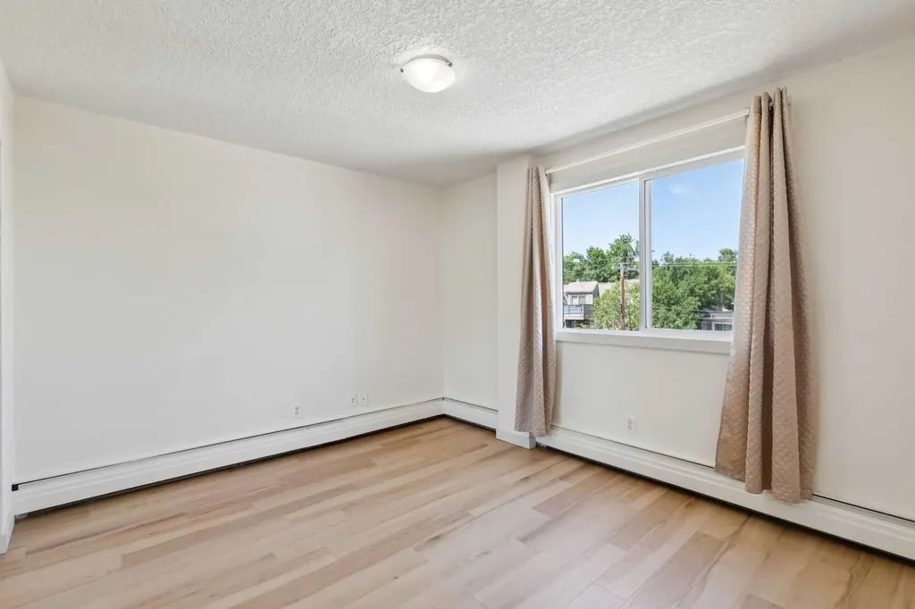 340 4 Avenue NE Calgary AB T2E0J3