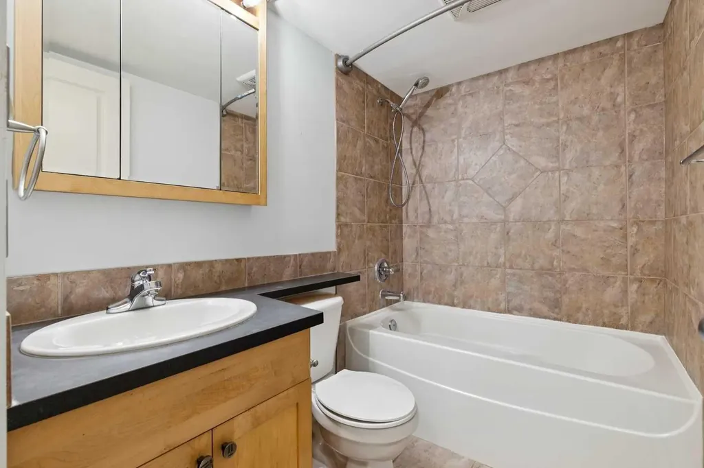 340 4 Avenue NE Calgary AB T2E0J3