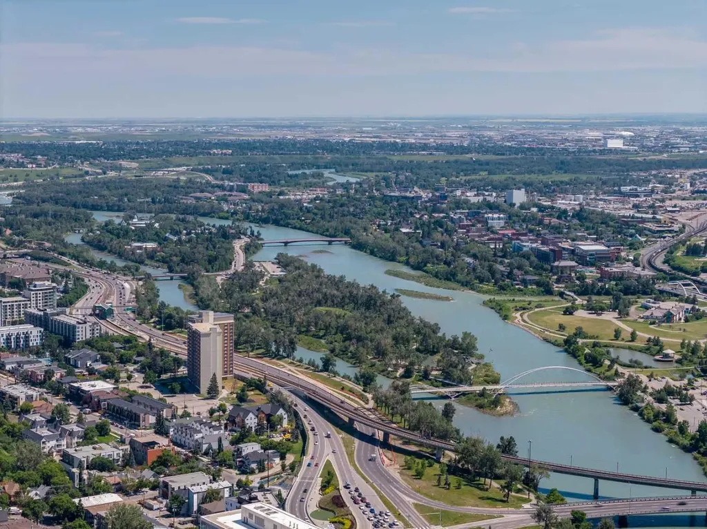 340 4 Avenue NE Calgary AB T2E0J3