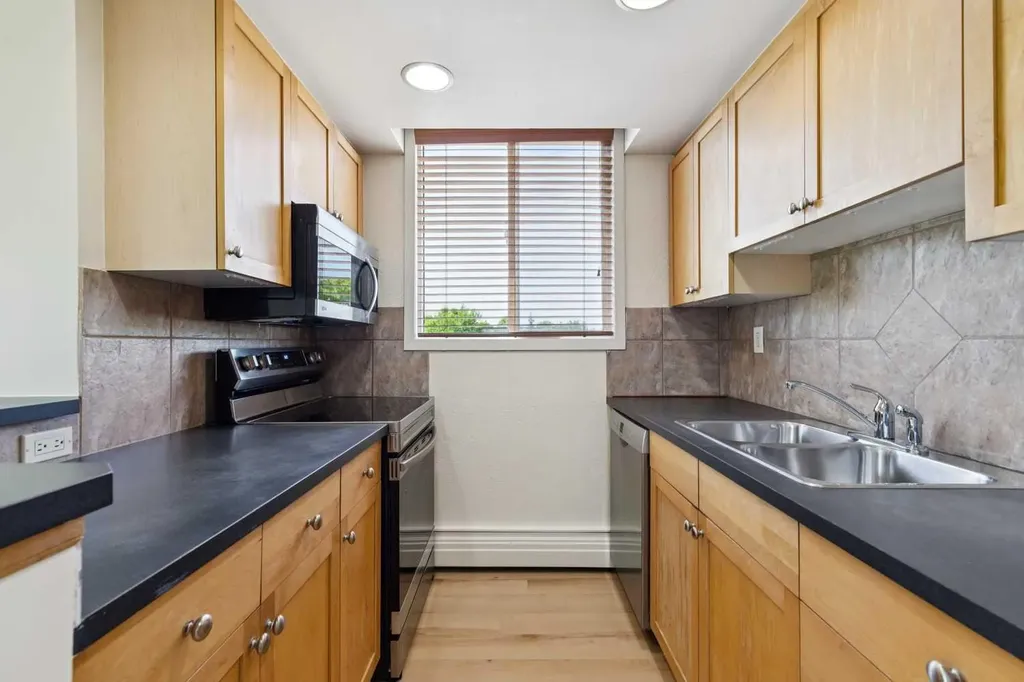 340 4 Avenue NE Calgary AB T2E0J3
