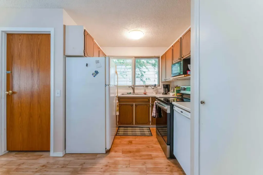 6823 4 Avenue SE Calgary AB T2A 3V3