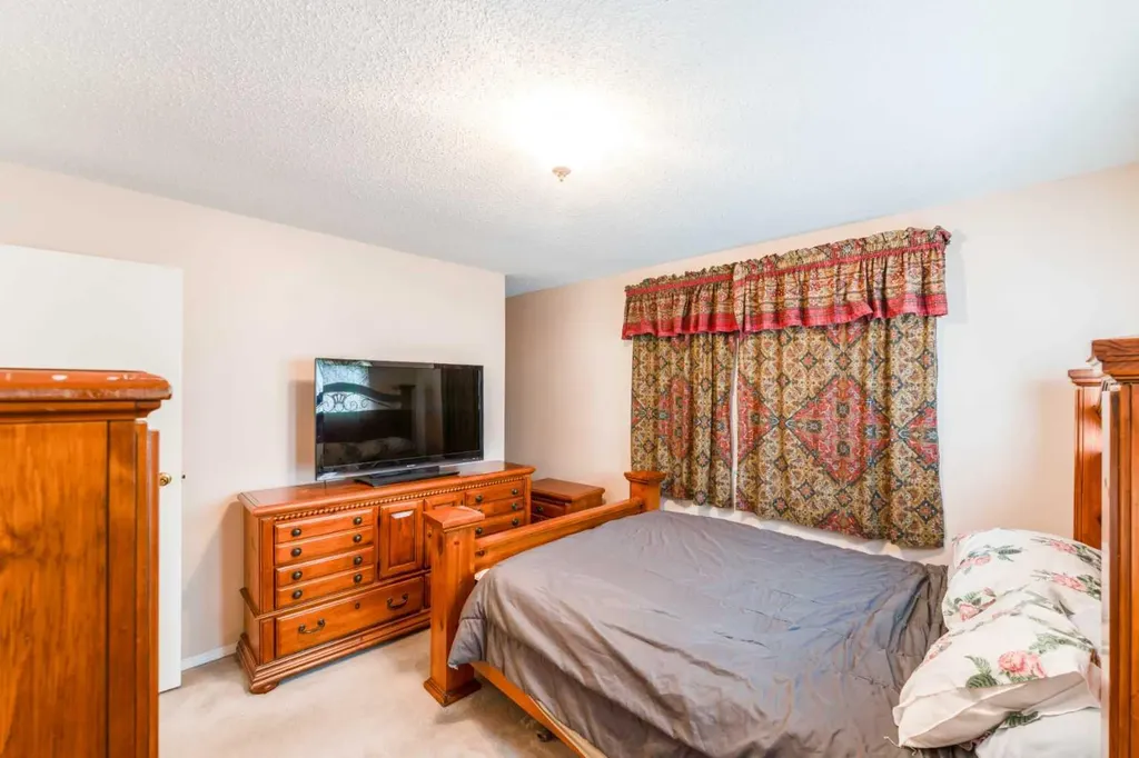 6823 4 Avenue SE Calgary AB T2A 3V3