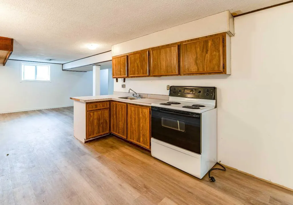 6823 4 Avenue SE Calgary AB T2A 3V3