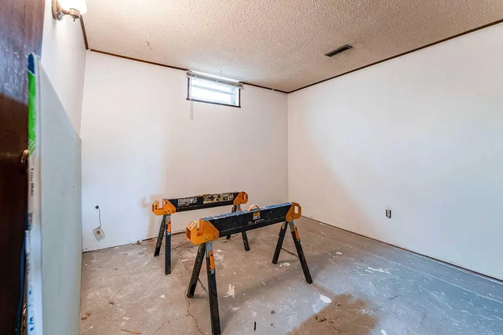 6823 4 Avenue SE Calgary AB T2A 3V3