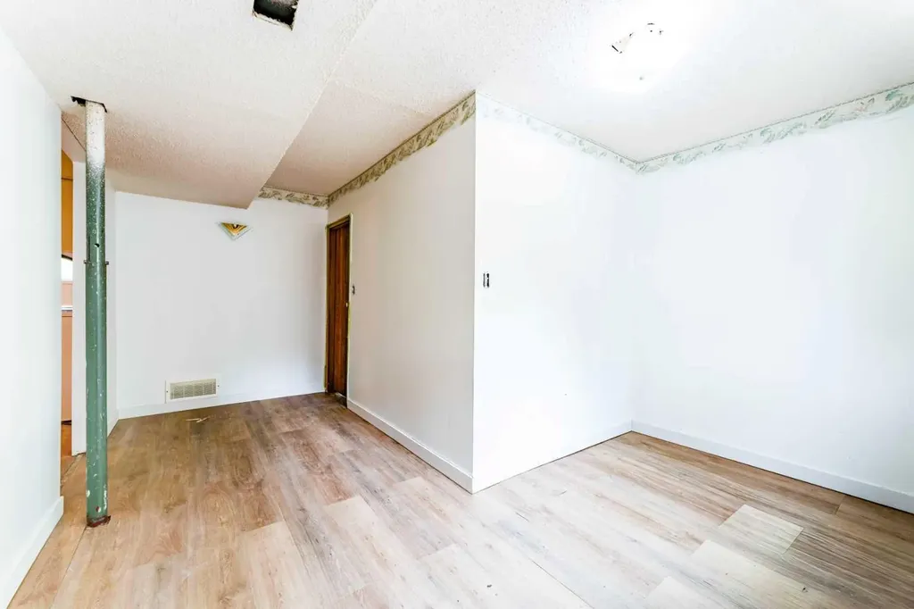 6823 4 Avenue SE Calgary AB T2A 3V3